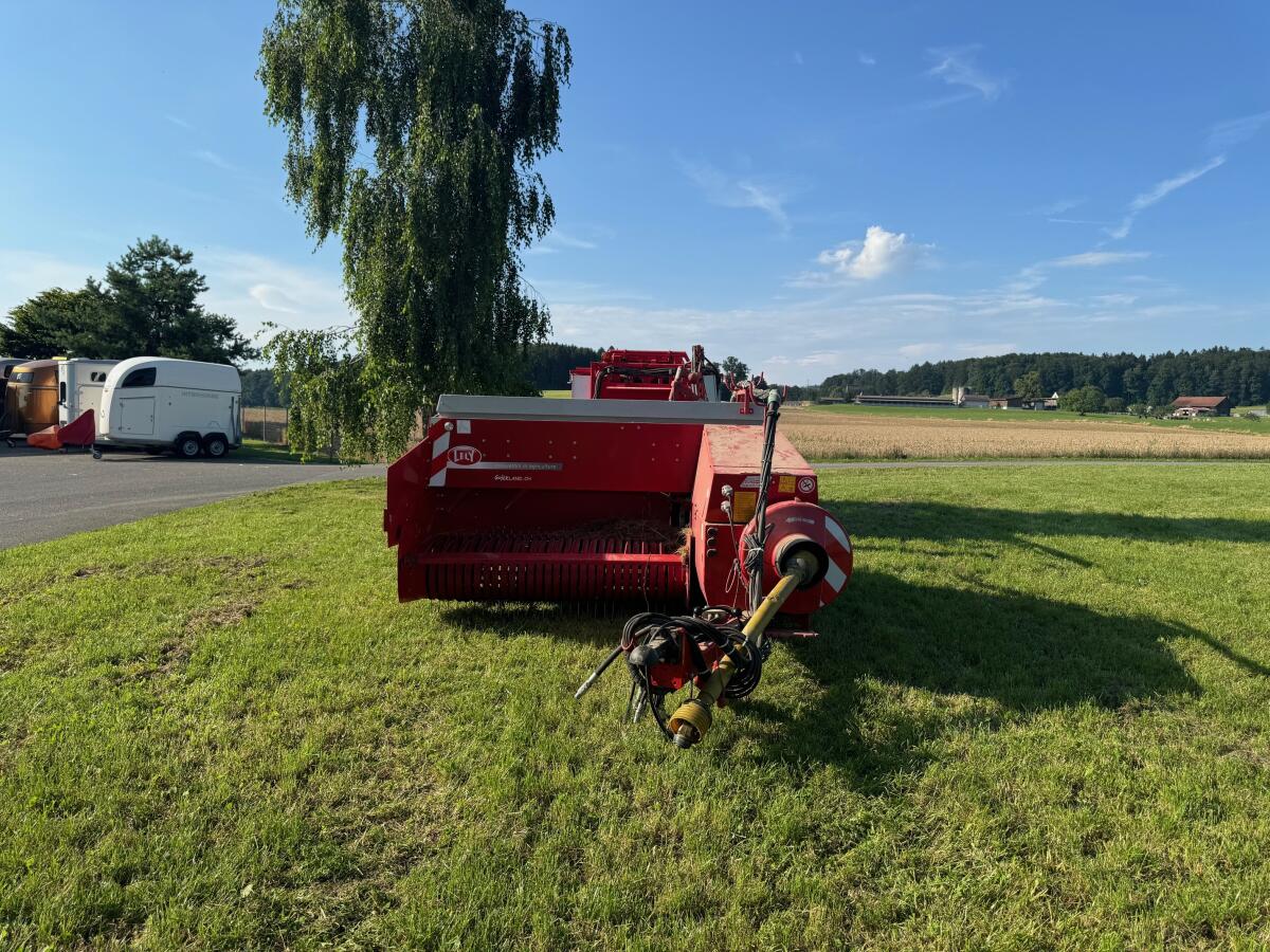 Welger AP 830 mit Paketmaschine 2