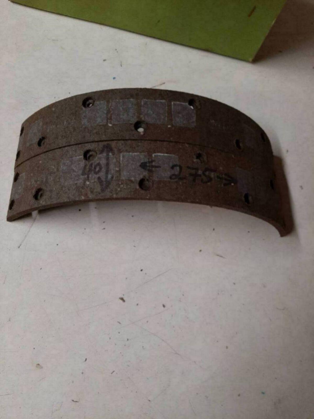 Verschiedene Bremsbeläge Deutz IHC Traktor 2