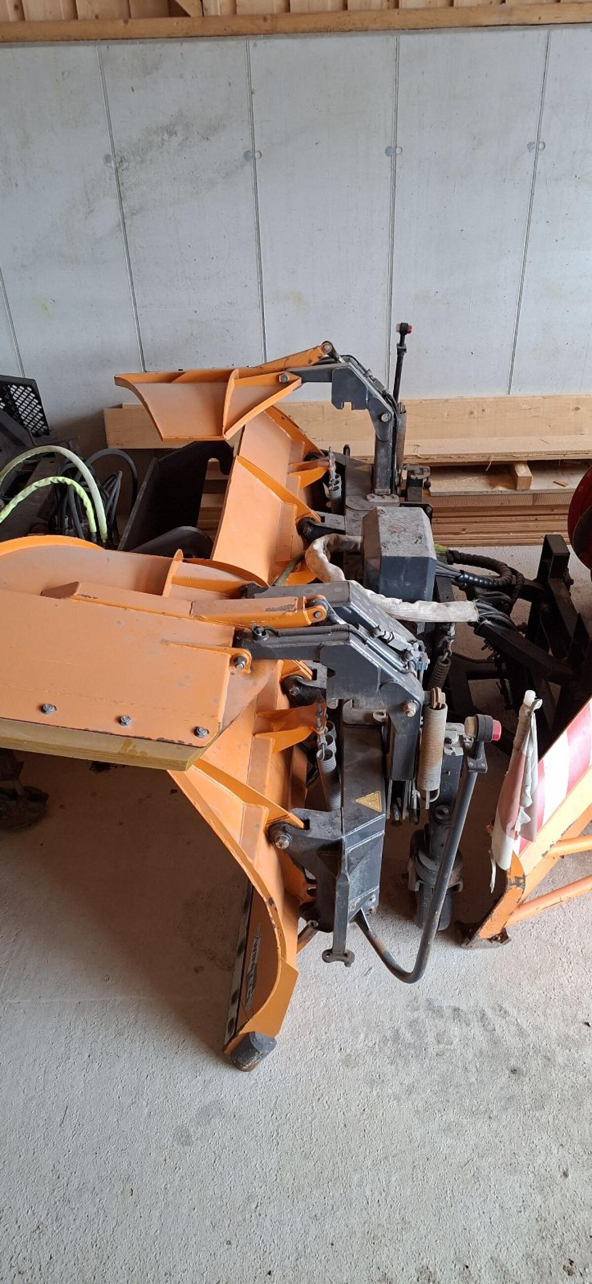 Wintec KK-III-320 Schneepflug 3