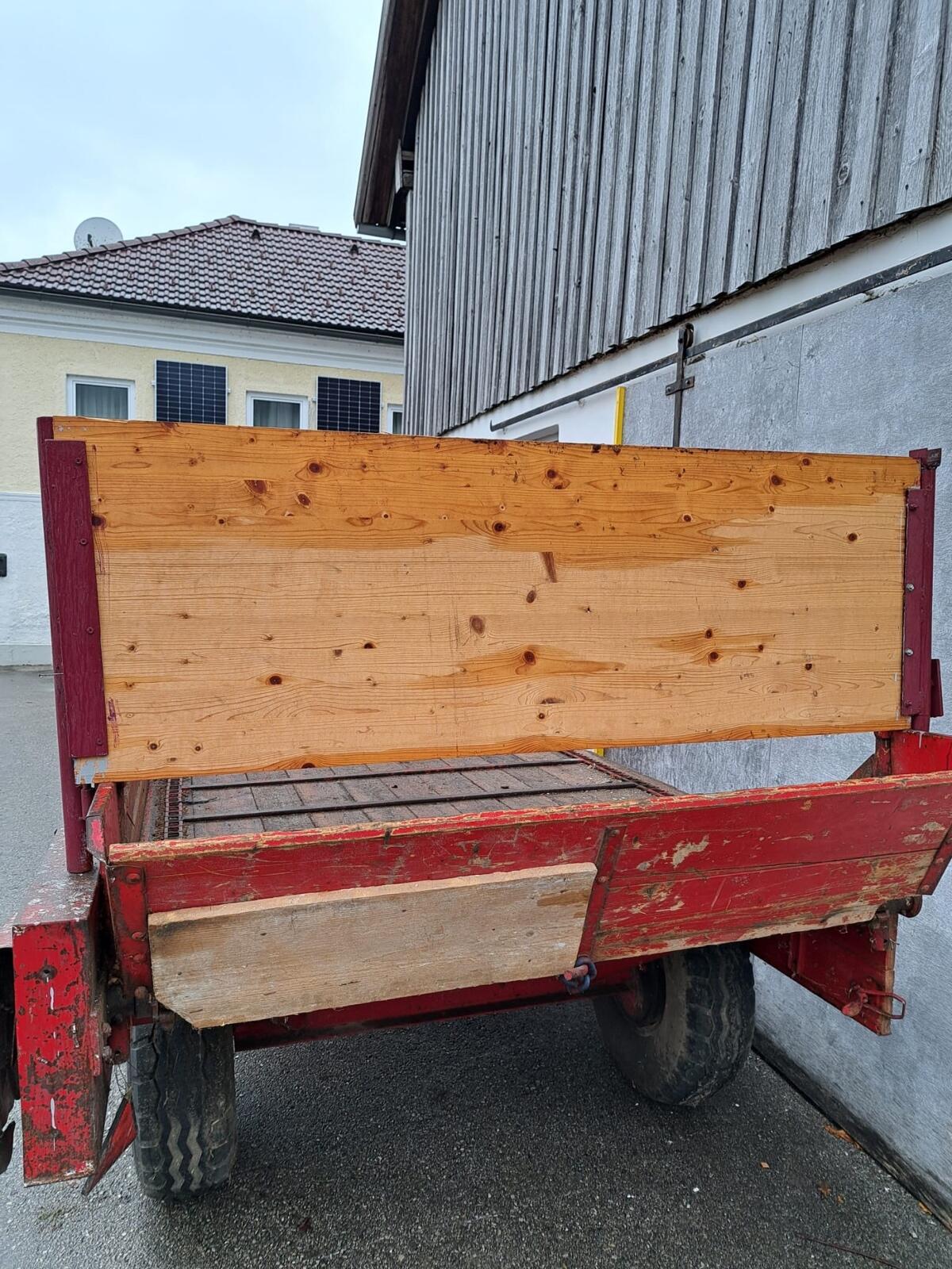 JF Miststreuer-Kratzbodenanhänger 3