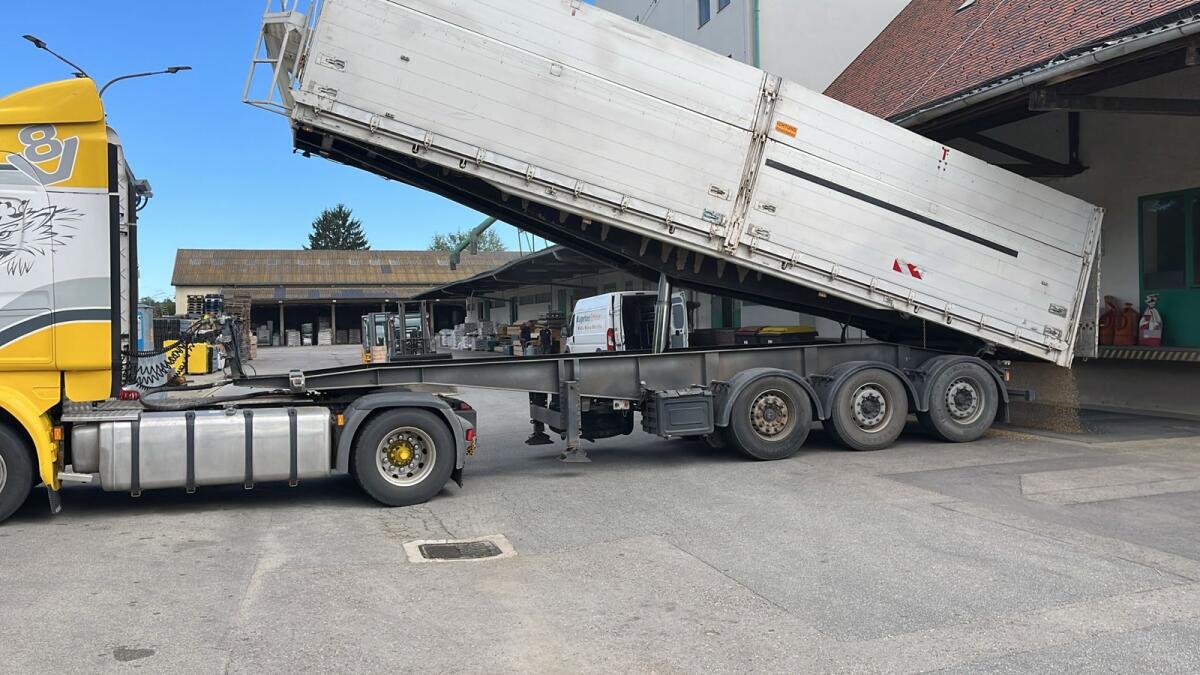 Verkaufe Lenhardt 2-Seiten-Kippauflieger 2