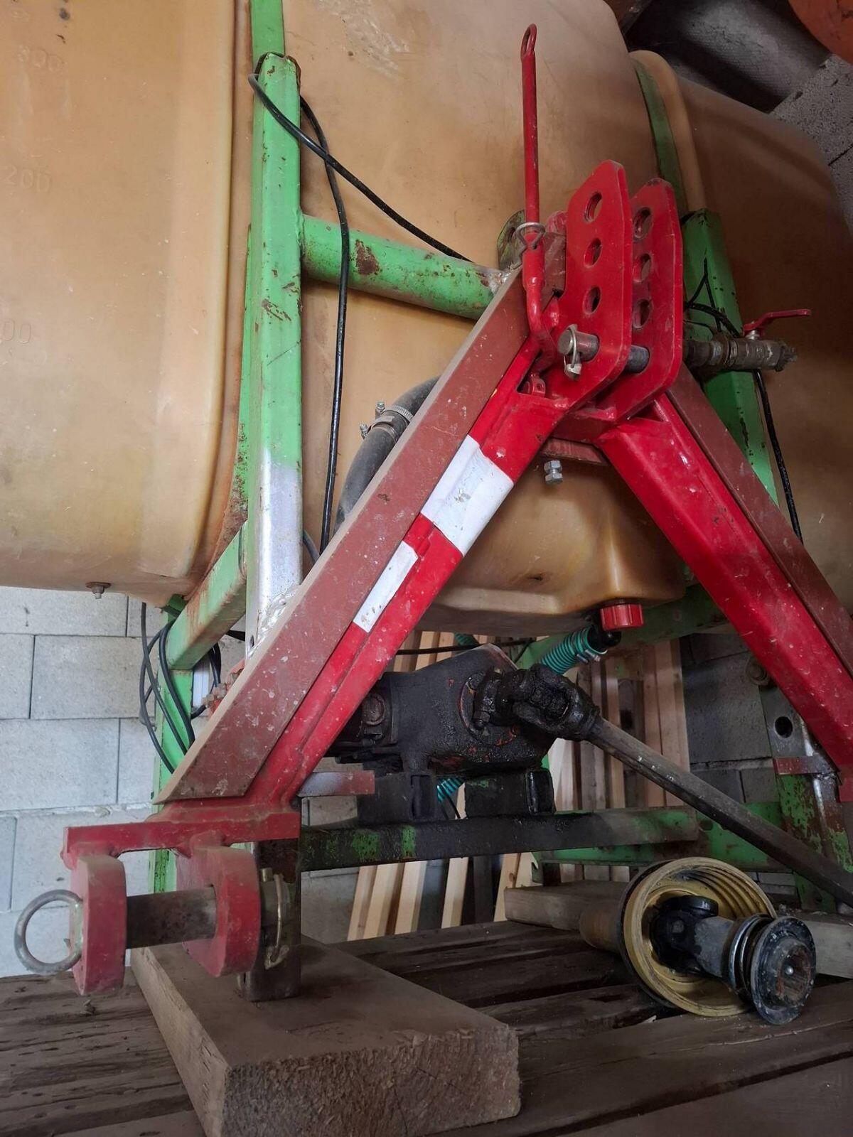 Behälter mit Pumpe 2