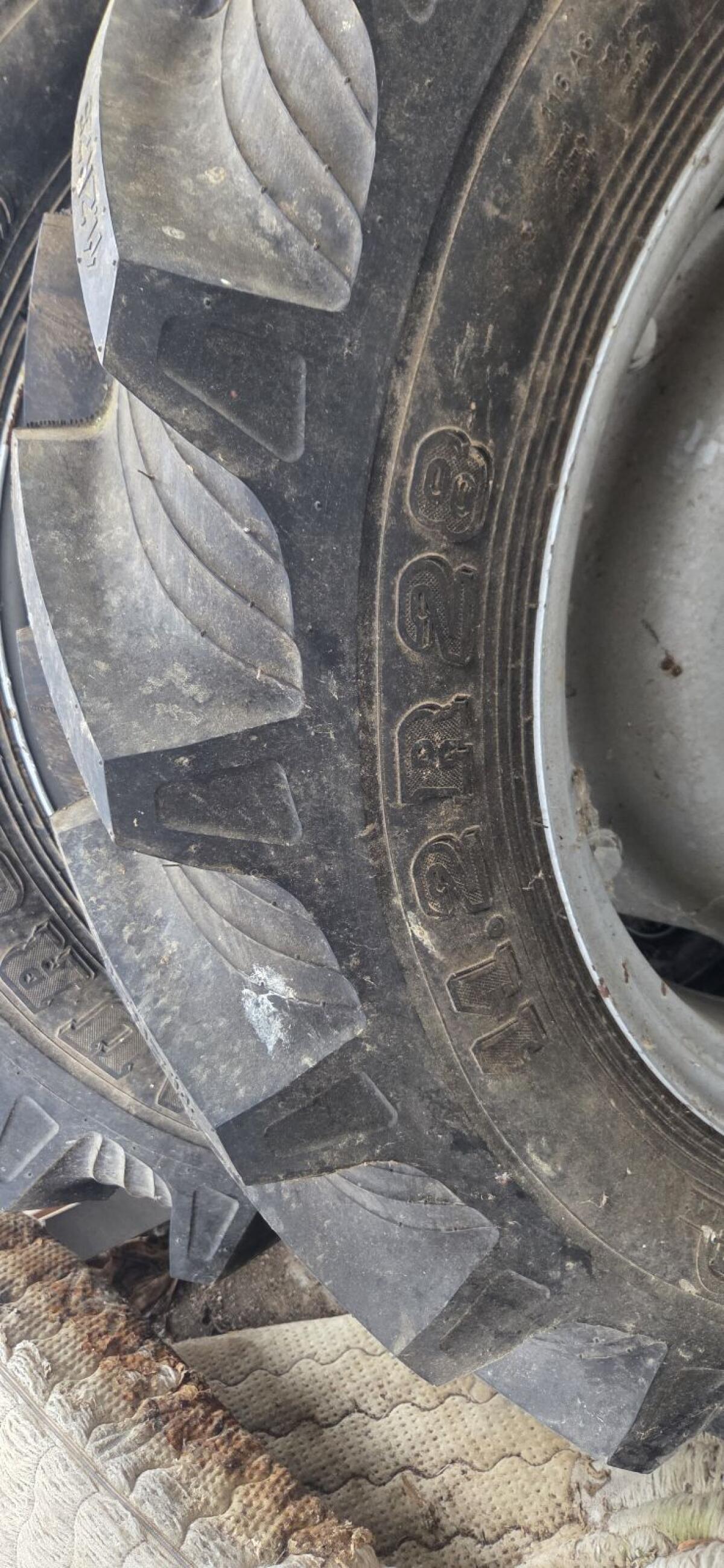 Reifen 11.2R28 (280/85R28) 2