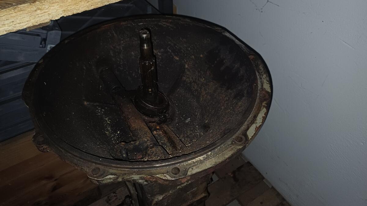 Zwischenstück Steyr T190 zwischen Motor und Getriebe 3