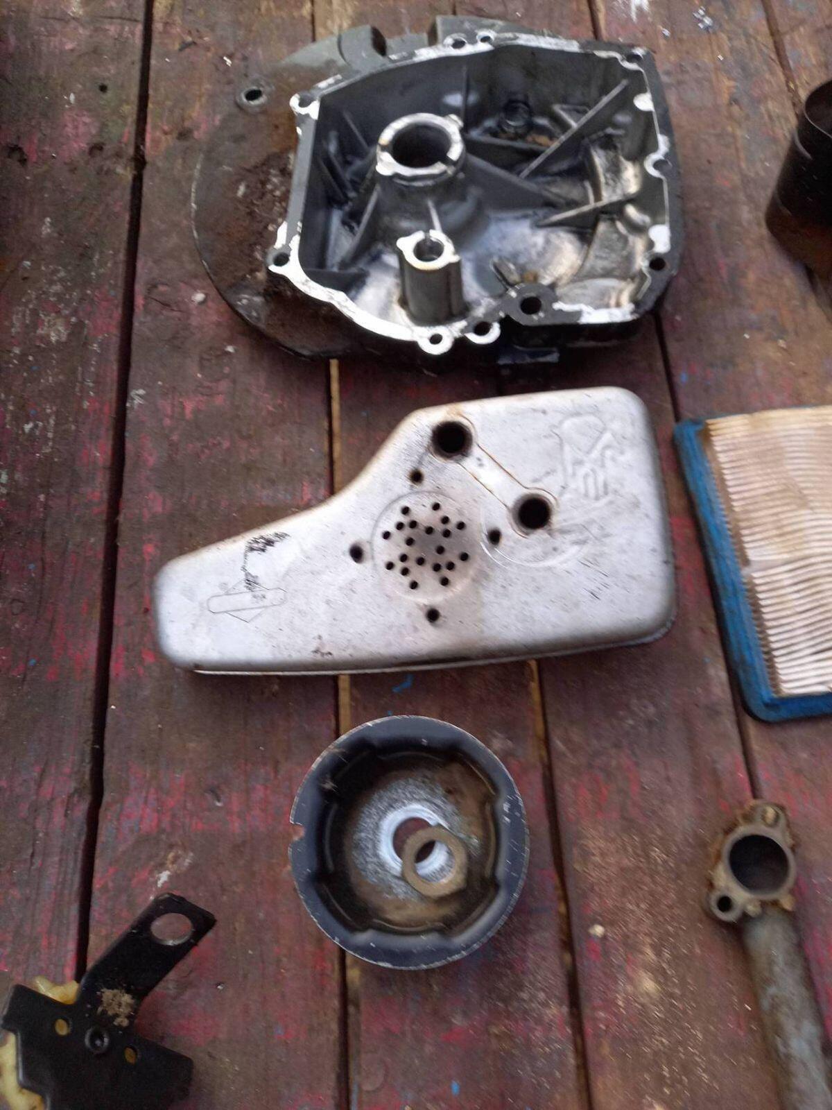 Rasenmäher Restteile Briggs & Stratton Motor 3