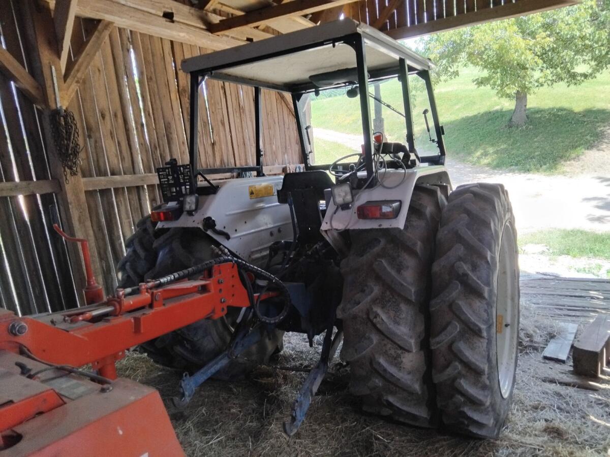 Ford 4110A Traktor 3