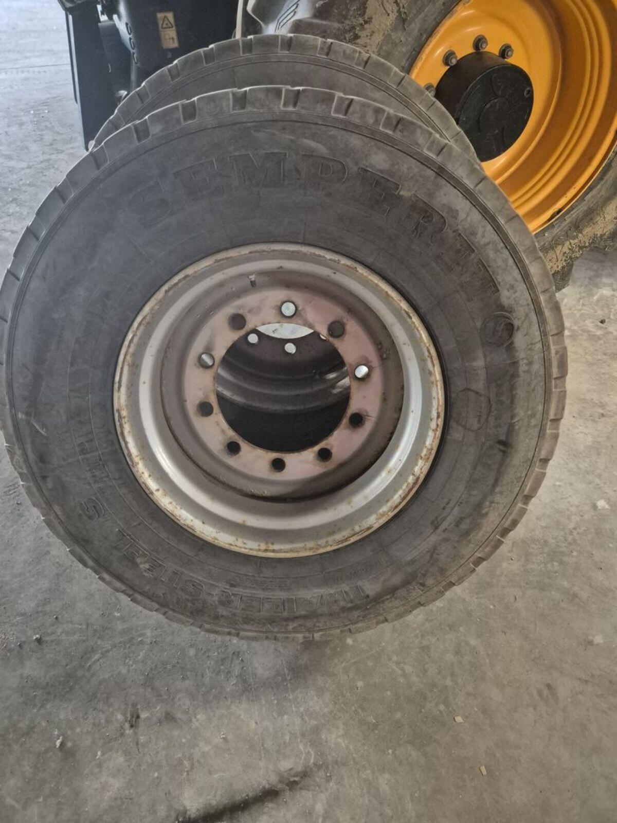 2 x 385/65R22,5 Anhängerreifen mit Felgen 2
