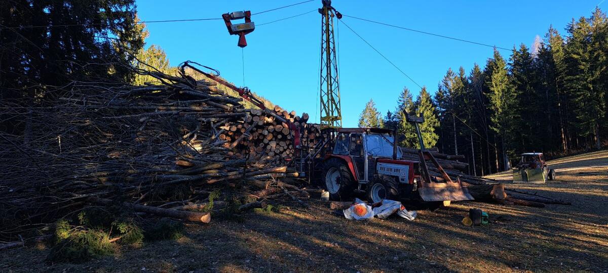 Seilkran mit Koller SK1 und Nokka Dreipunktkran 3