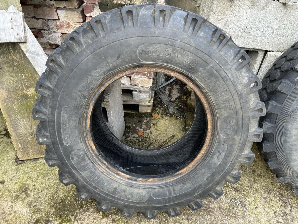 Unimog Reifen 12.5 r20 inkl. Schlauch 2