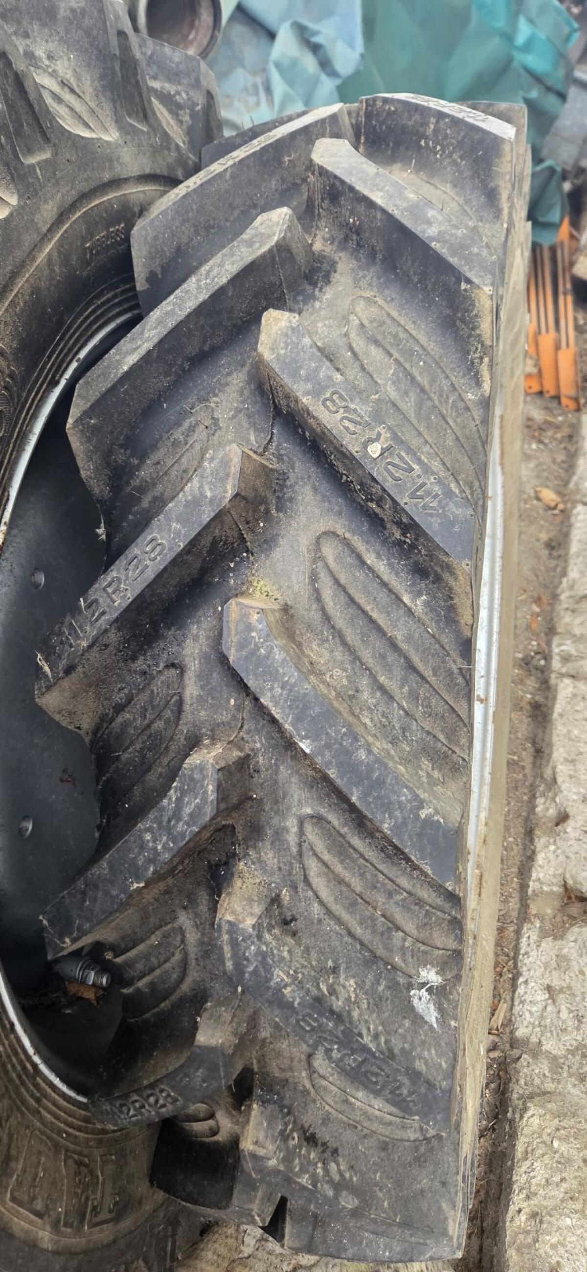 Reifen 11.2R28 (280/85R28) 3