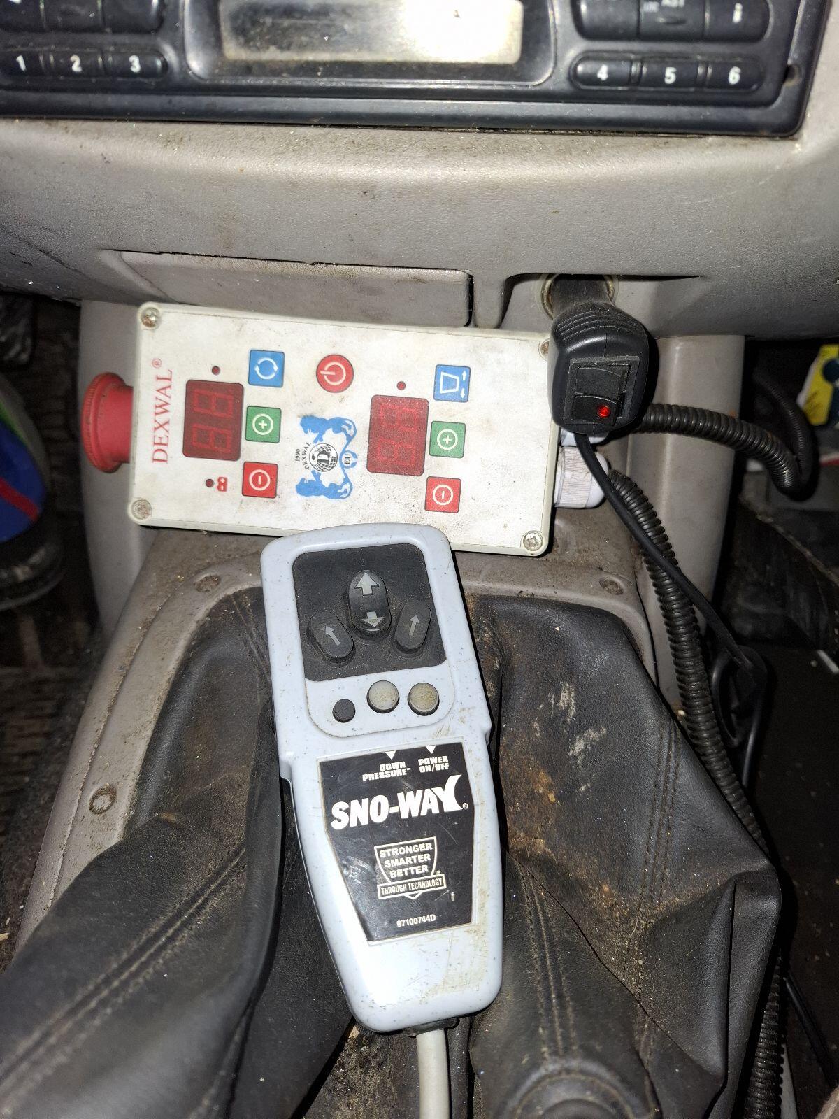 Mitsubishi L200 mit Schneepflug 2