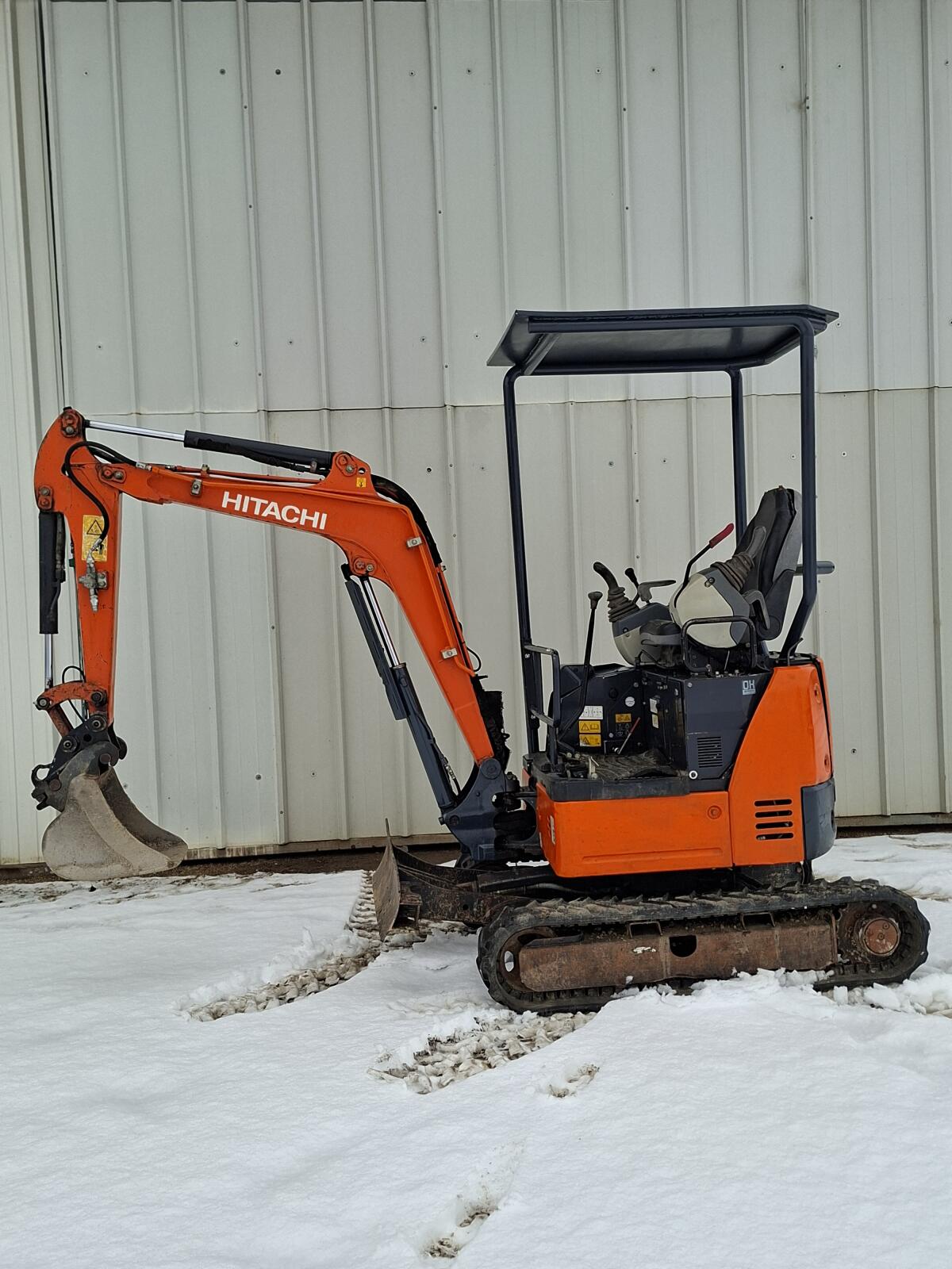 Verkaufe Mini-Bagger Hitachi Zaxis 17U Rundheck 2