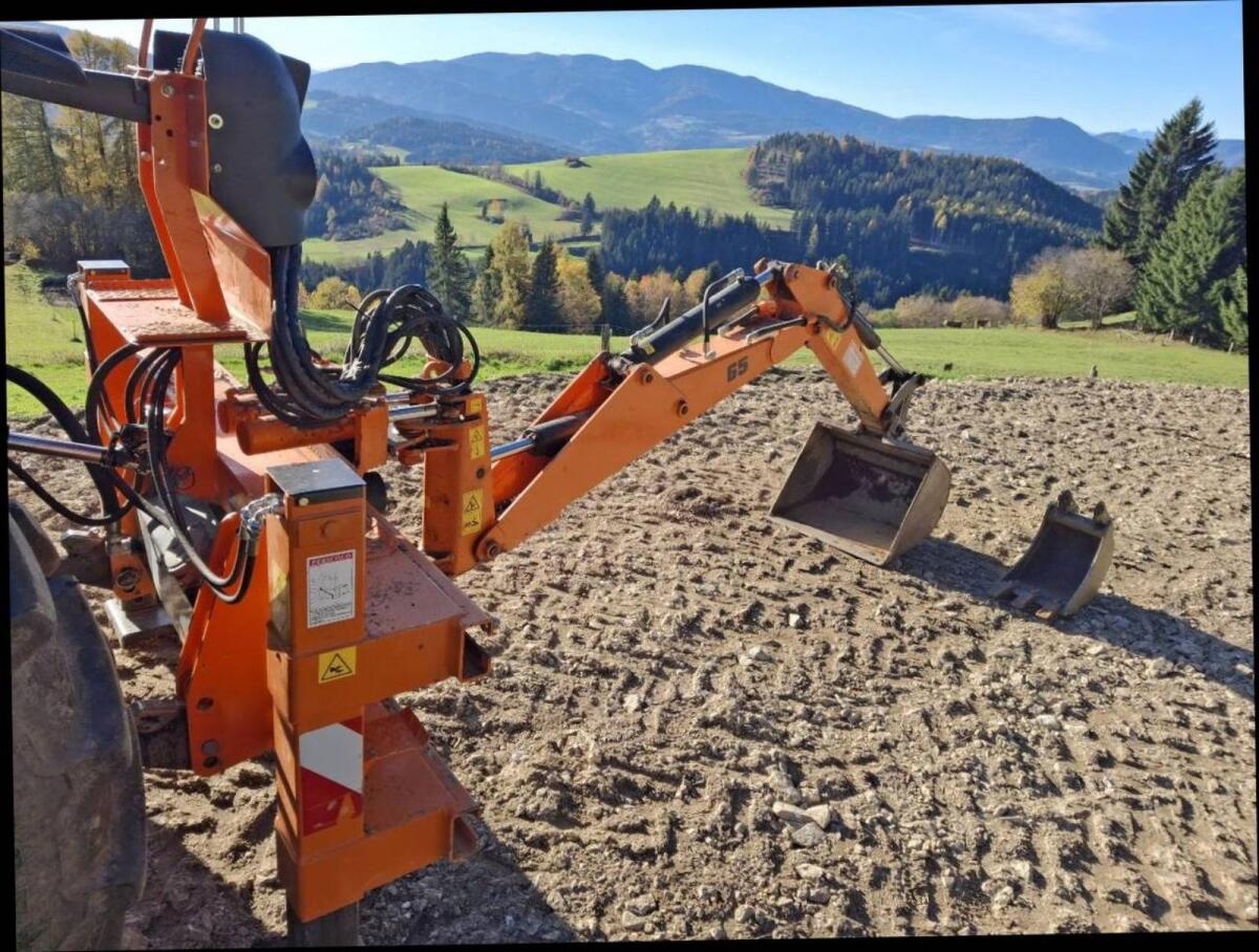 Baumaschinen Heckbagger 2