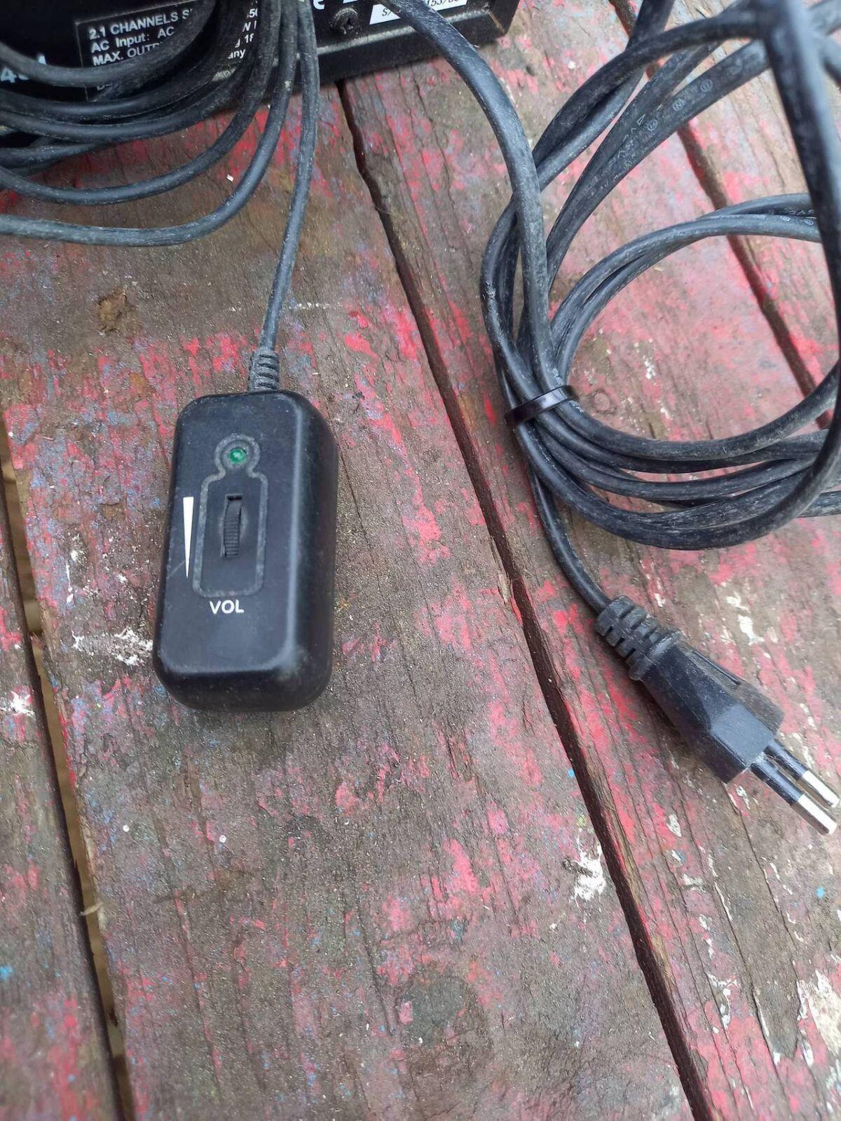 Subwoofer mit 2 Lautsprechern 3