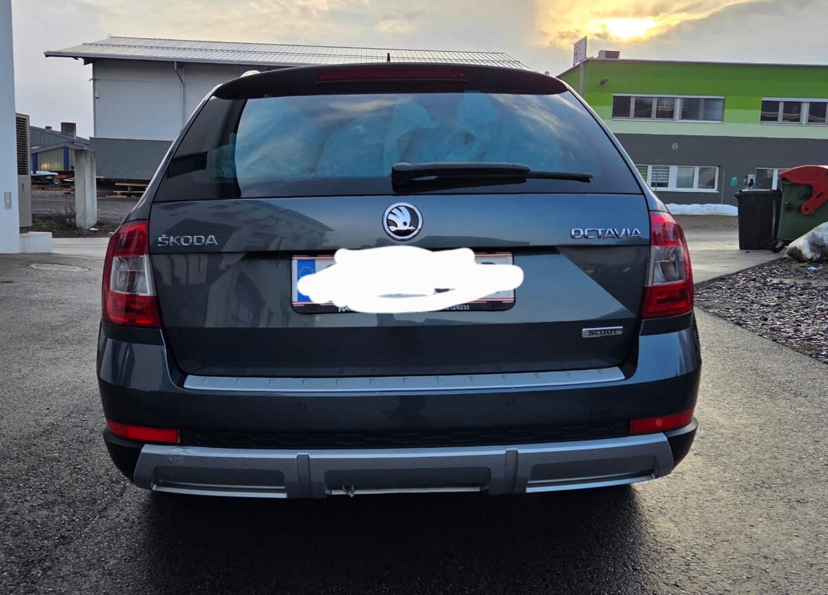 Skoda Octavia Combi 2.0 TDI 4x4 Scout DSG Kombi Family Van 2