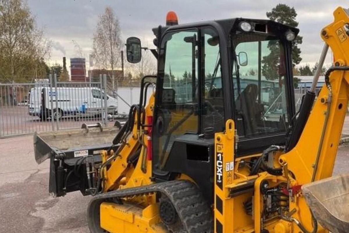JCB 1CXT Bagger mit 6 Anbaugeräten 2