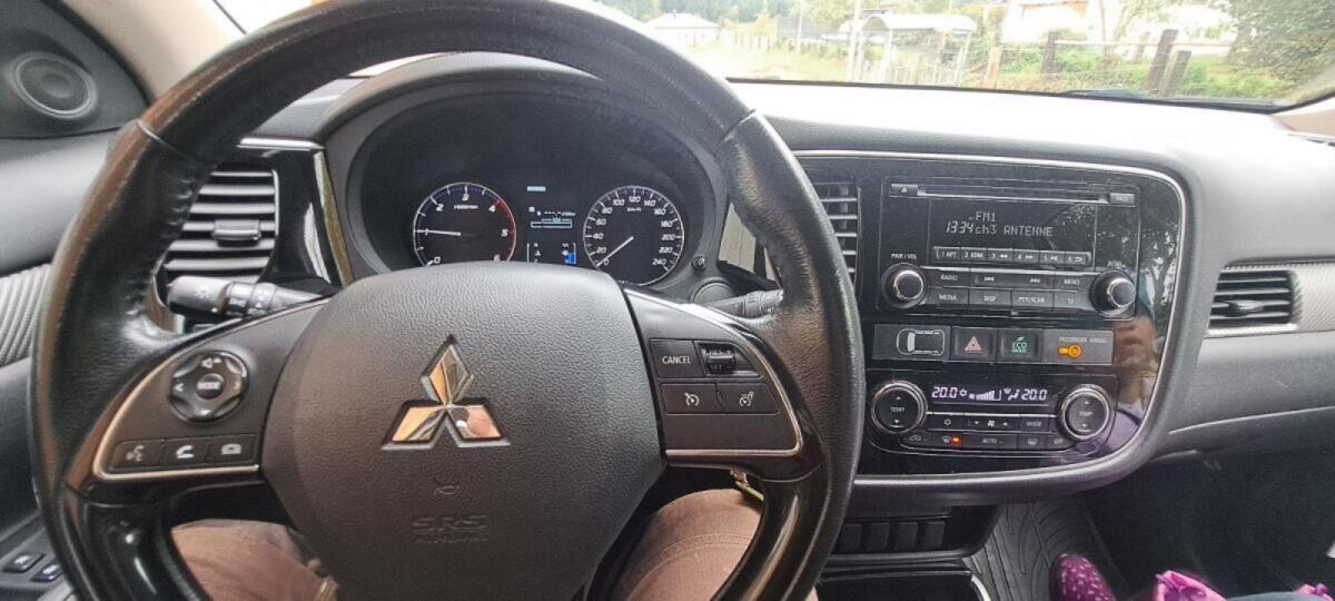 Mitsubishi Outlander 3