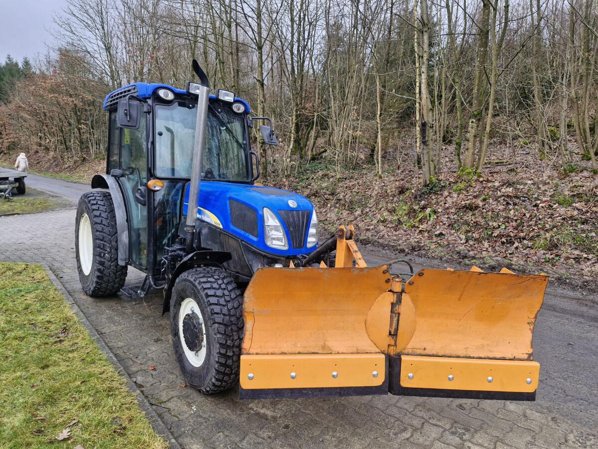 New Holland T4050F Schmalspurtraktor 2