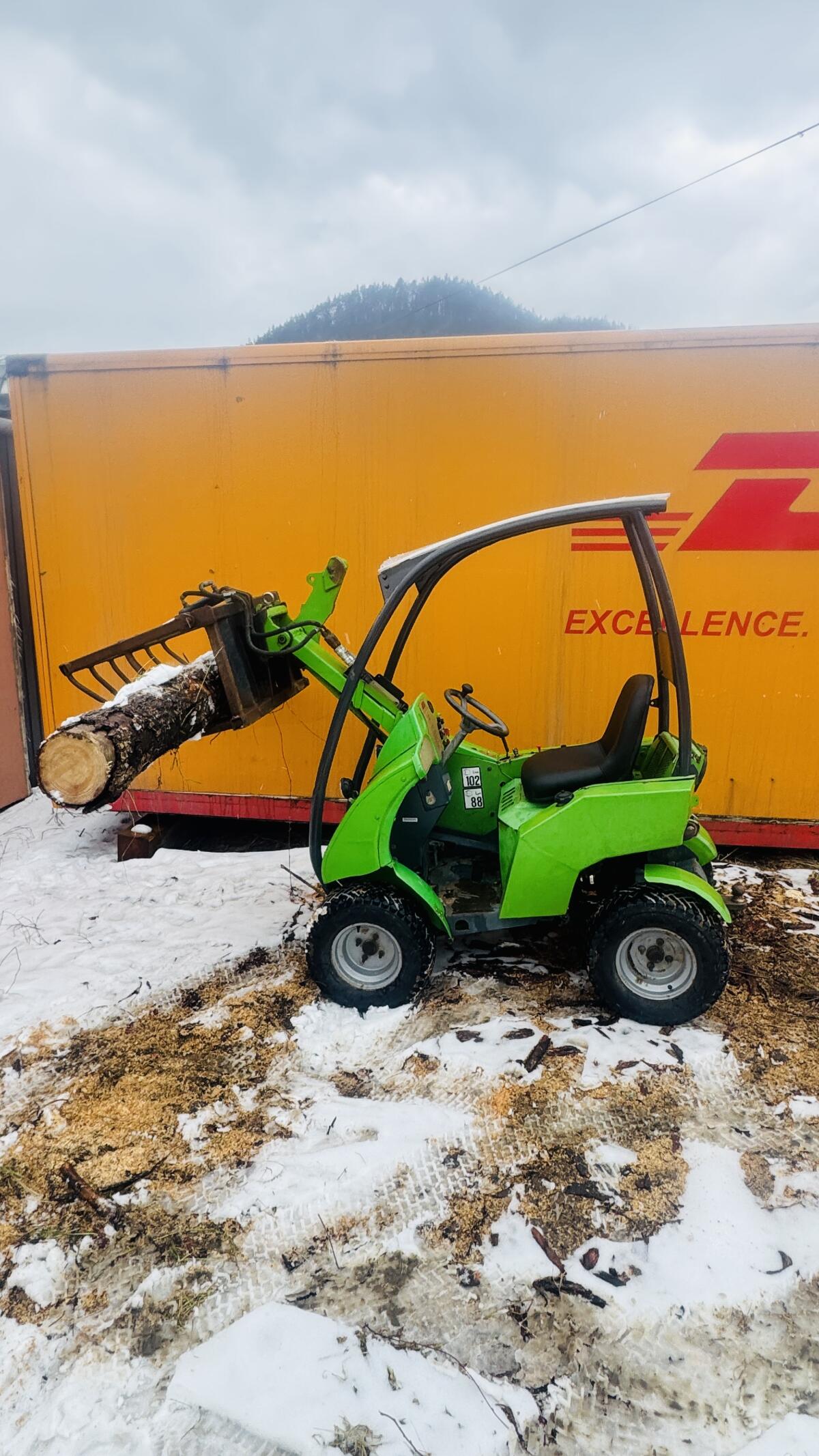 Avant Mini Loader 216 - 4x4 2