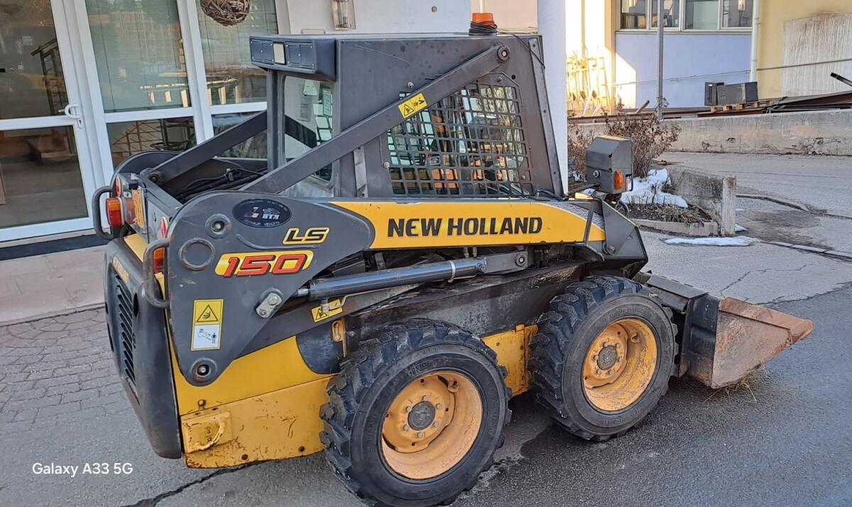 Kompaktlader New Holland LS 150 3