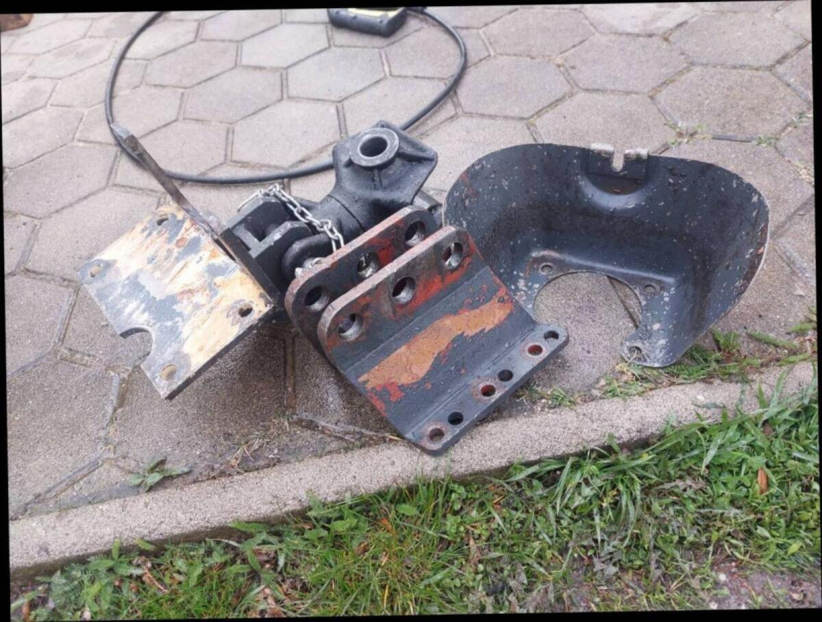 Oben- und Untenanhängung Steyr 9083, 9086, 9094 3