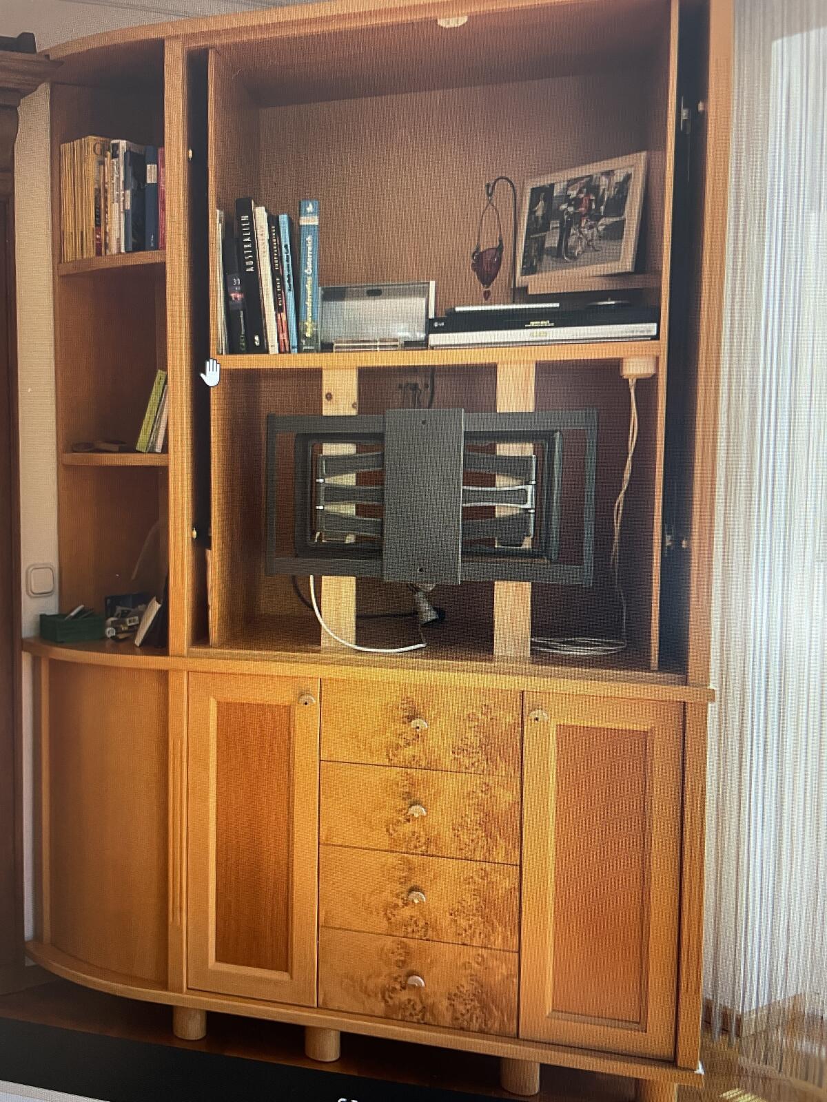 Allround-Schrank für TV, Medien und Bücher 3