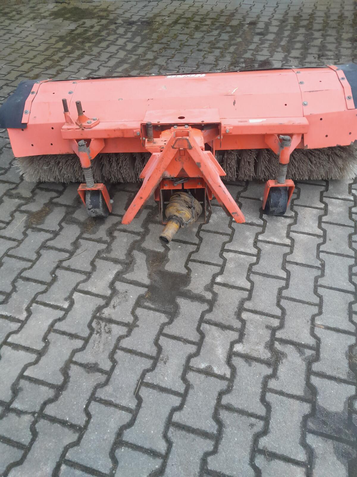 Kehrmaschine Kehrbesen Hako 2