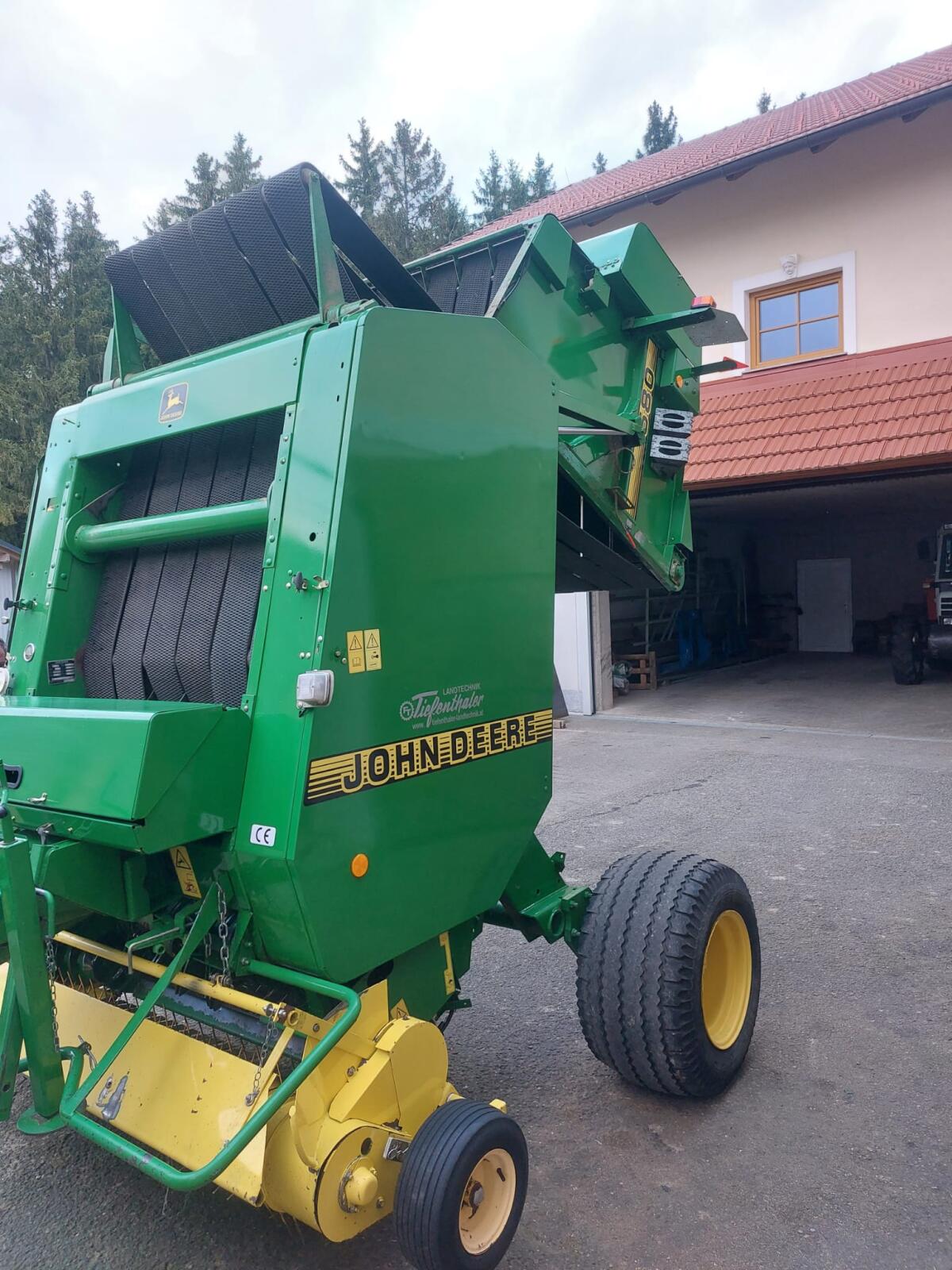 Rundballenpresse John Deere 580 2