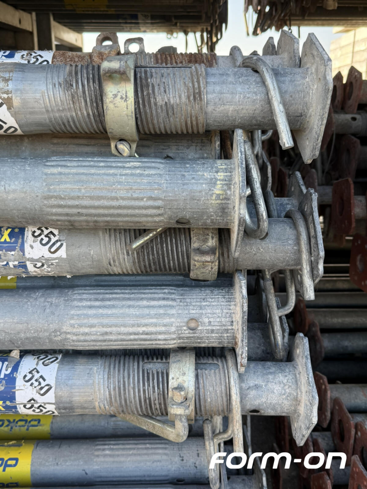 Doka Eurex 20 Deckenstützen in verschiedenen Auszugslängen 2