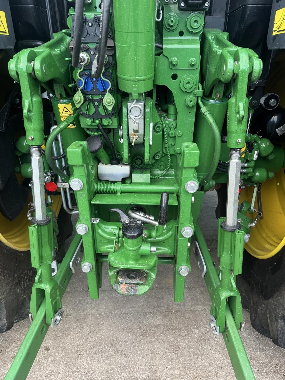 John Deere 6R150 3