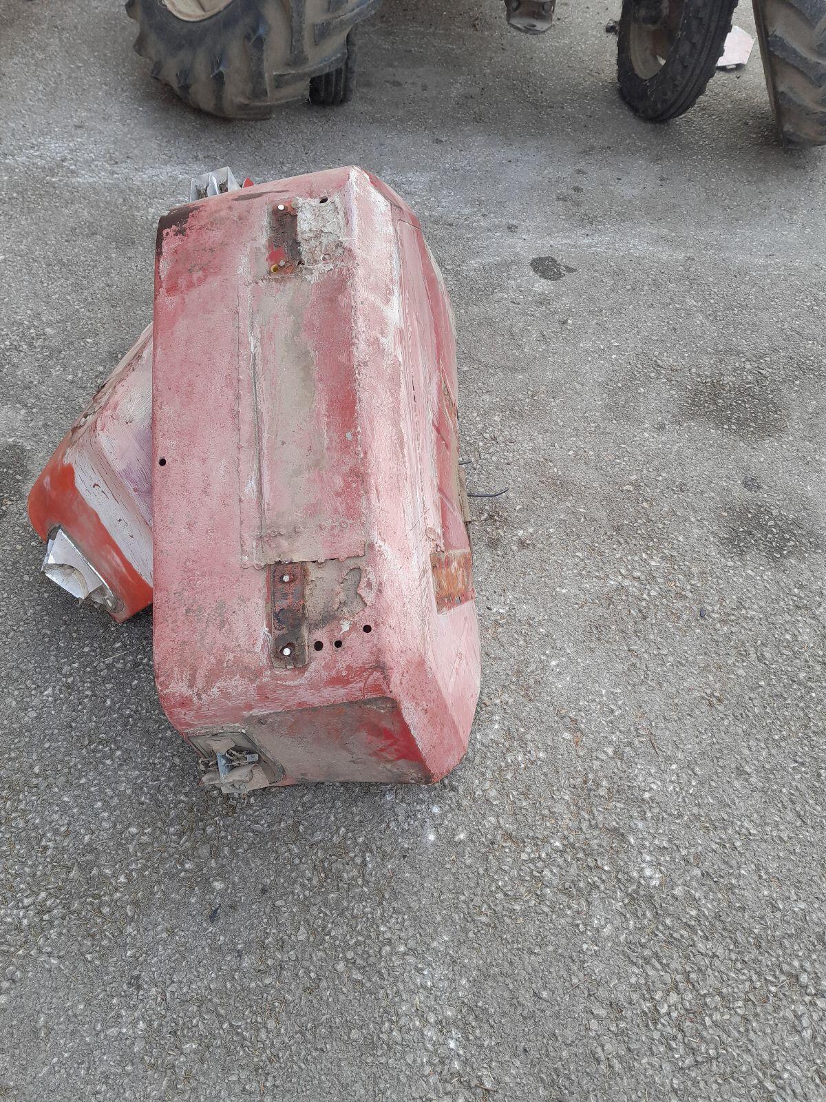 Verkaufe reparaturbedürftige Kotflügel für Steyr Plus Serie 2