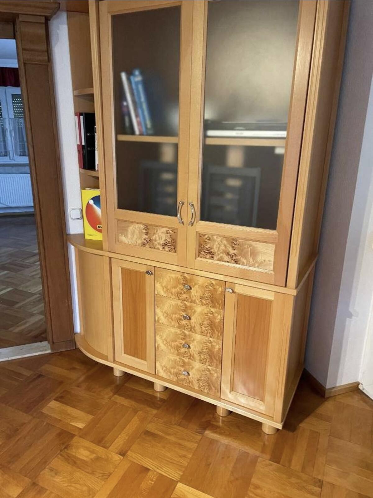 Allround-Schrank für TV, Medien und Bücher 2