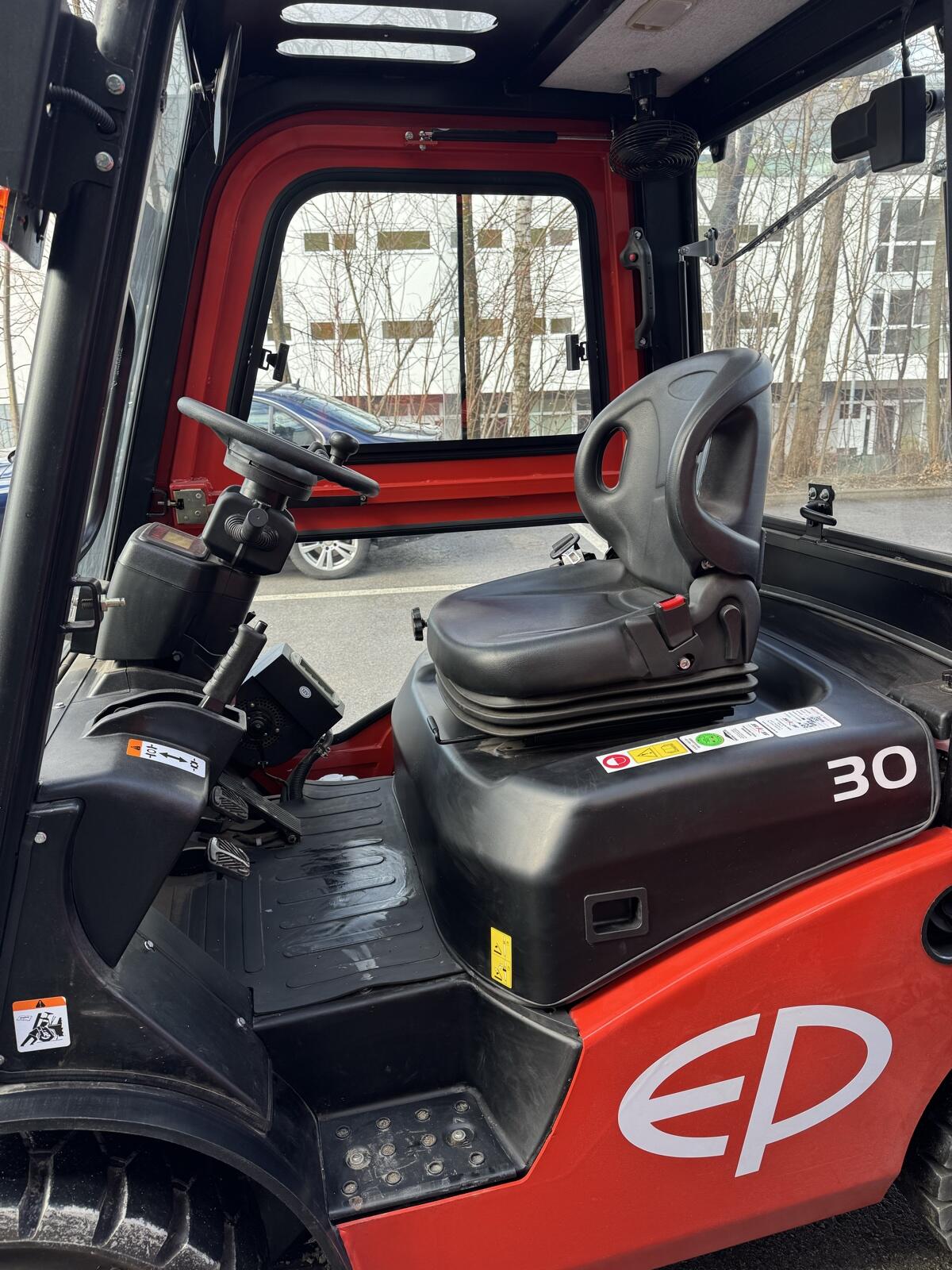 Dieselstapler EP Equipment CPCD30T8 3