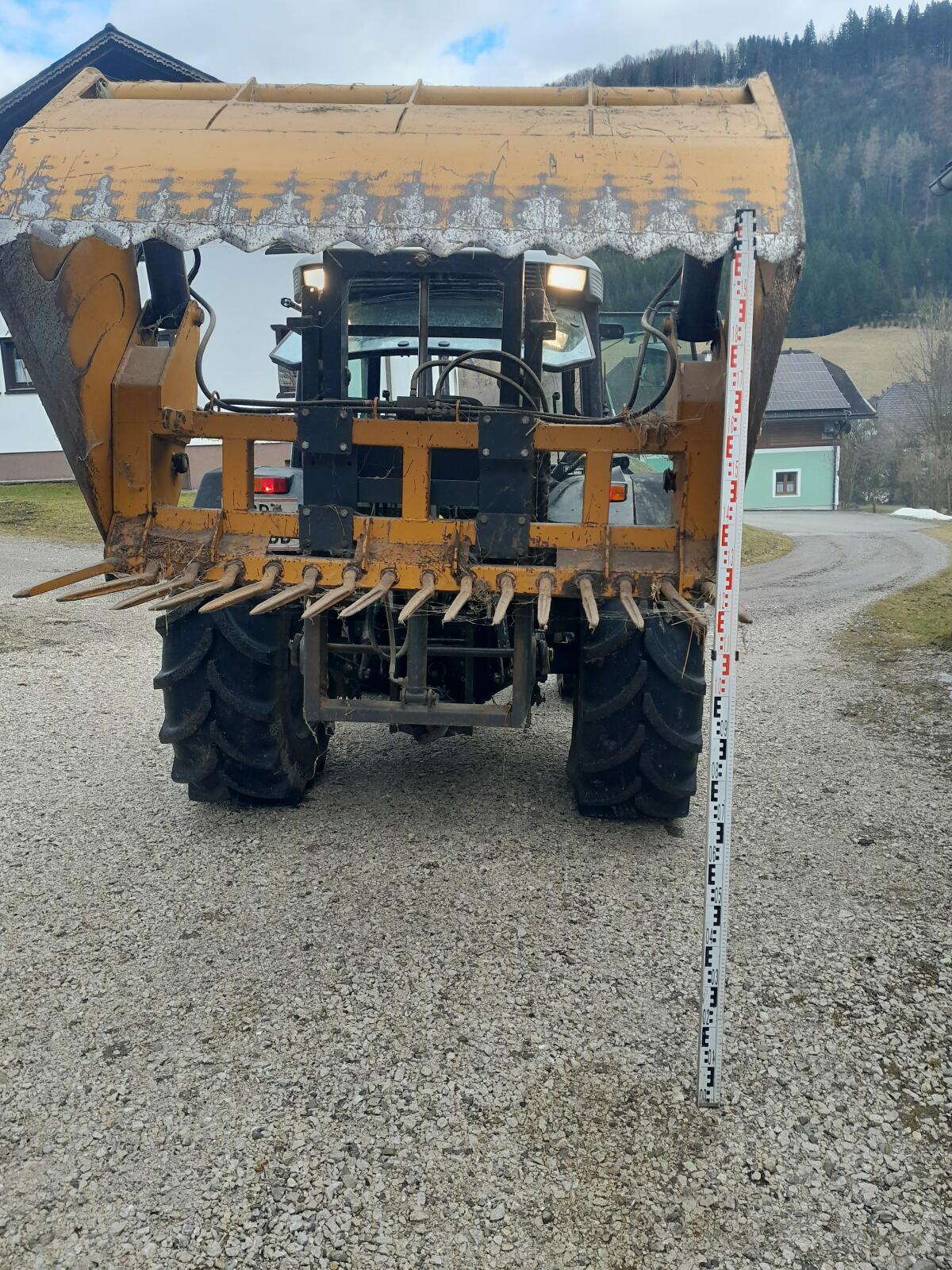 Siloblockschneider mit Hubgerüst Mamut 195 2