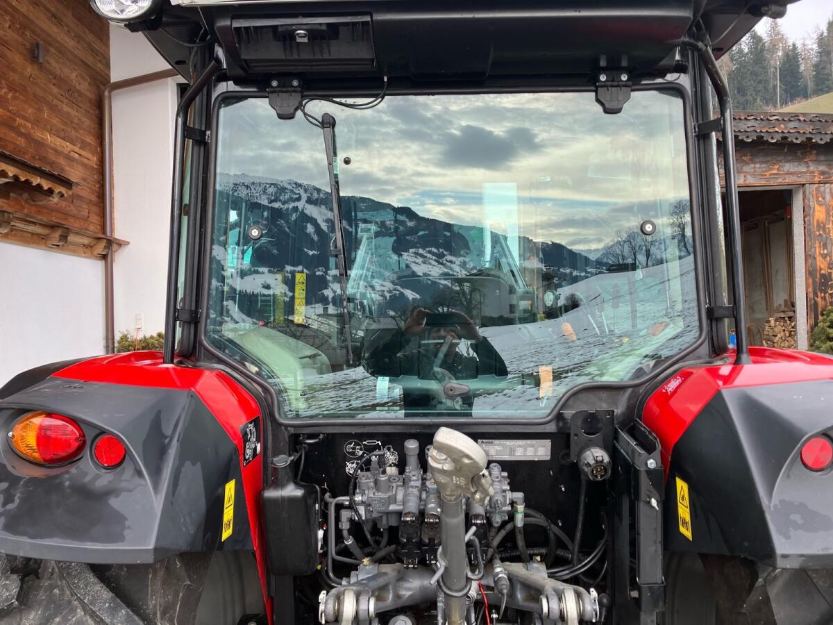 Massey Ferguson MF 4708 M 3