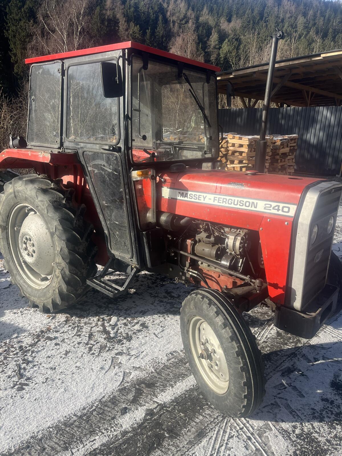 Massey Ferguson 240 2
