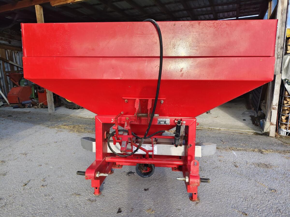 Düngerstreuer 3