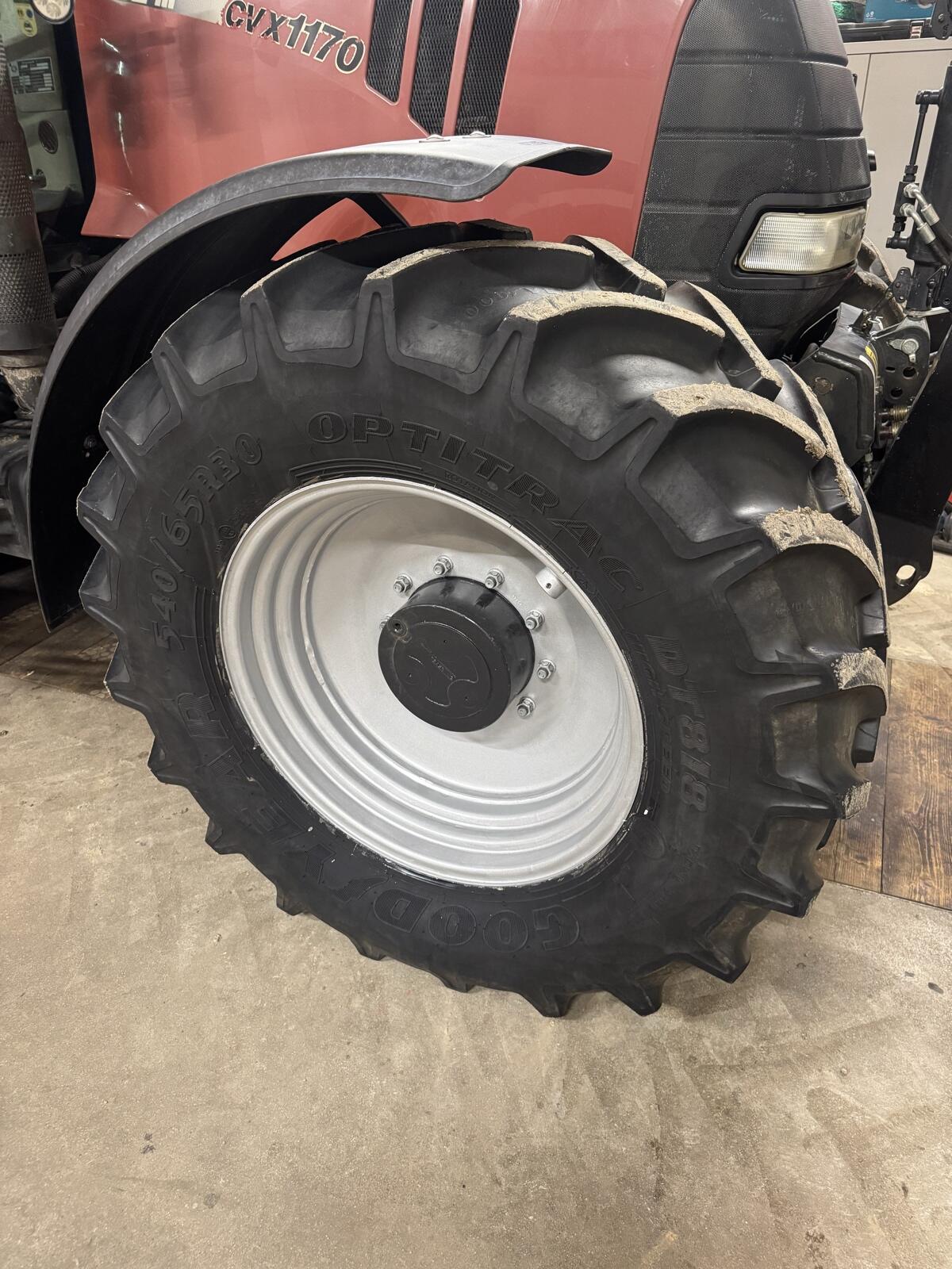 CASE CVX Kompletträder 30,42 Zoll CVX 1170 3