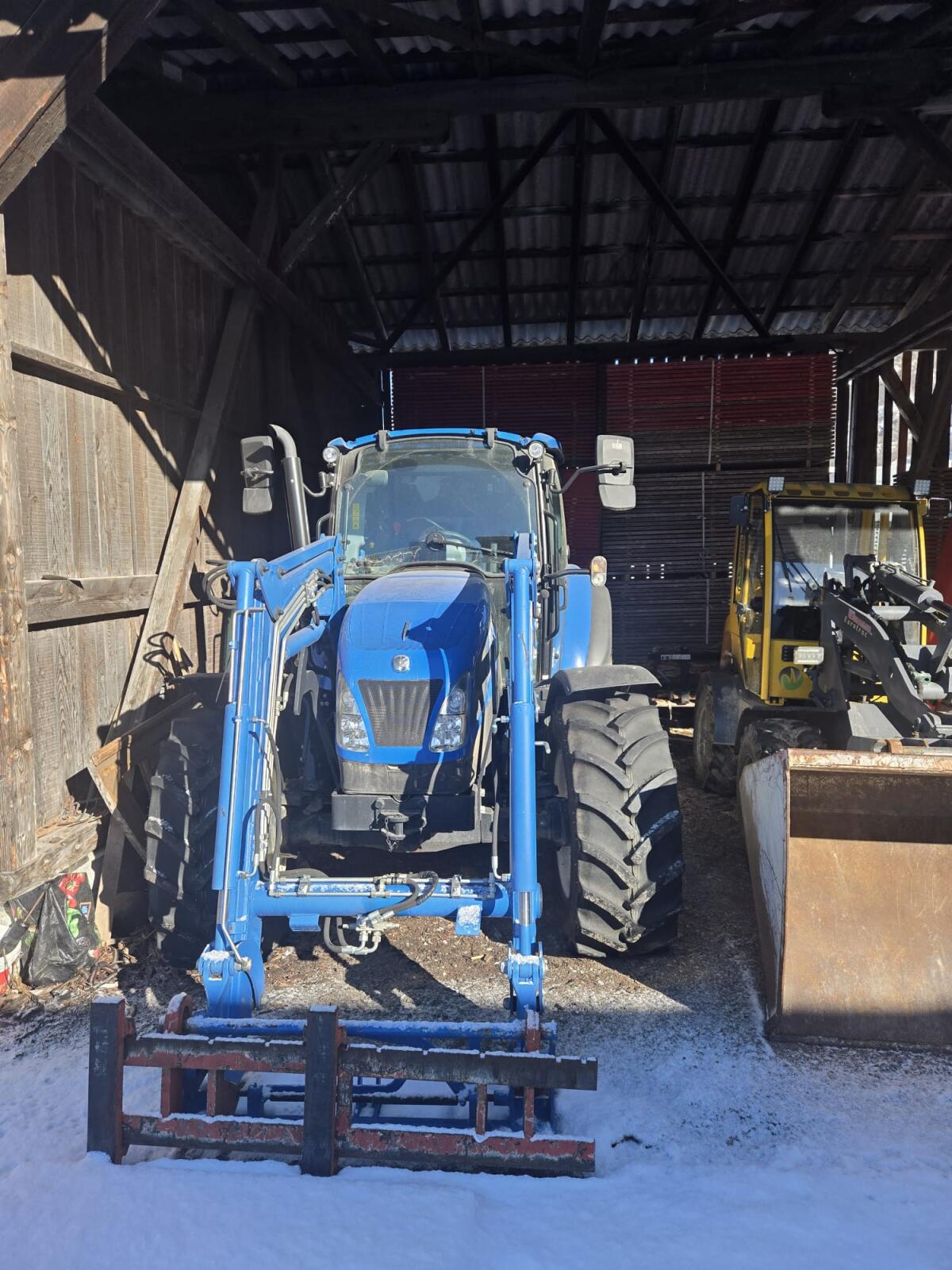 New Holland T5.85 mit Frontlader 3