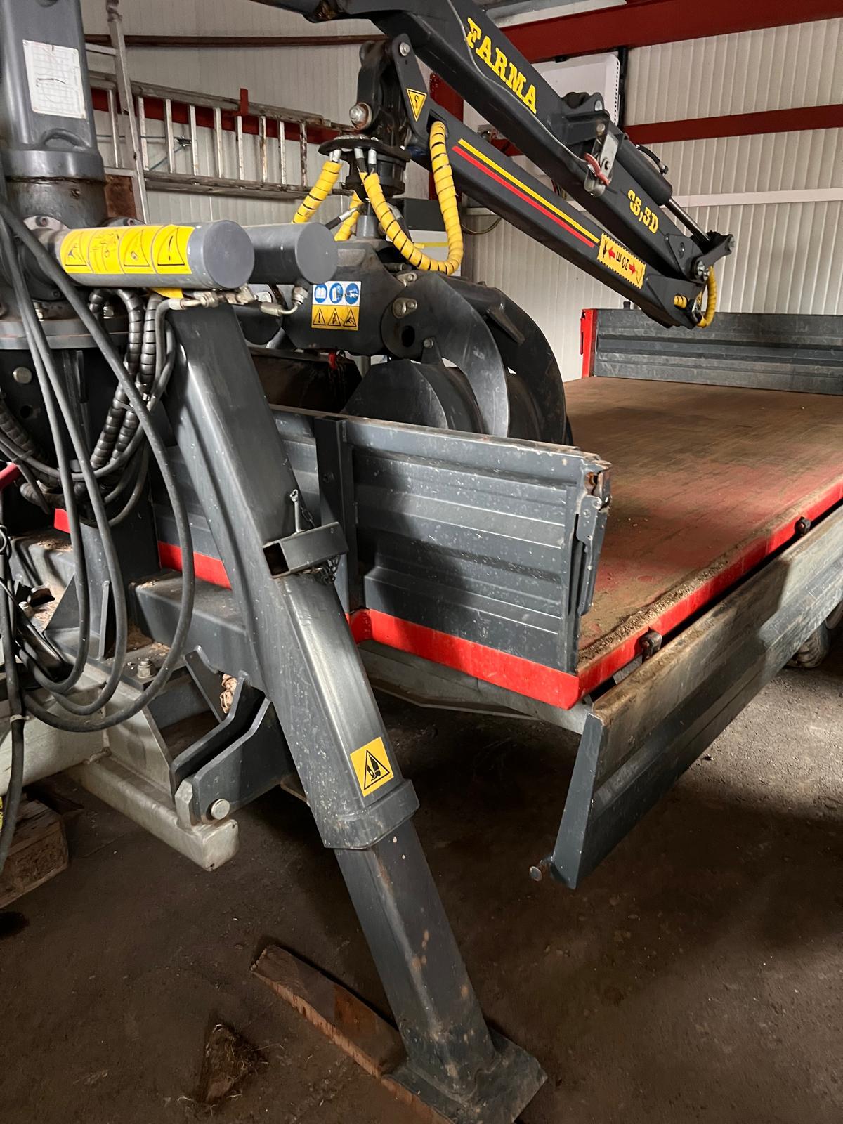 Einachs-3 Seitenkipper mit Kran Farma G5,3 G2 3