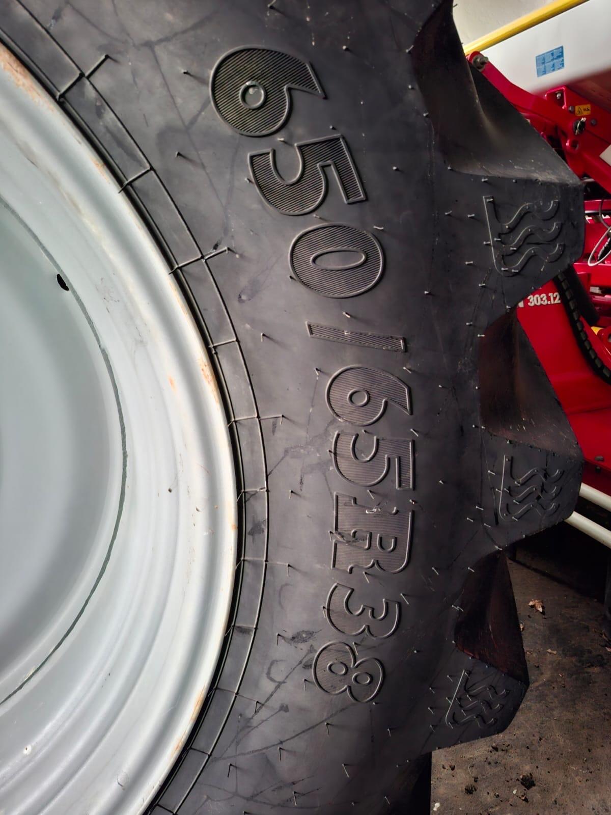 Traktorreifen BKT 650/65R38 und Michelin 540/65R28 2