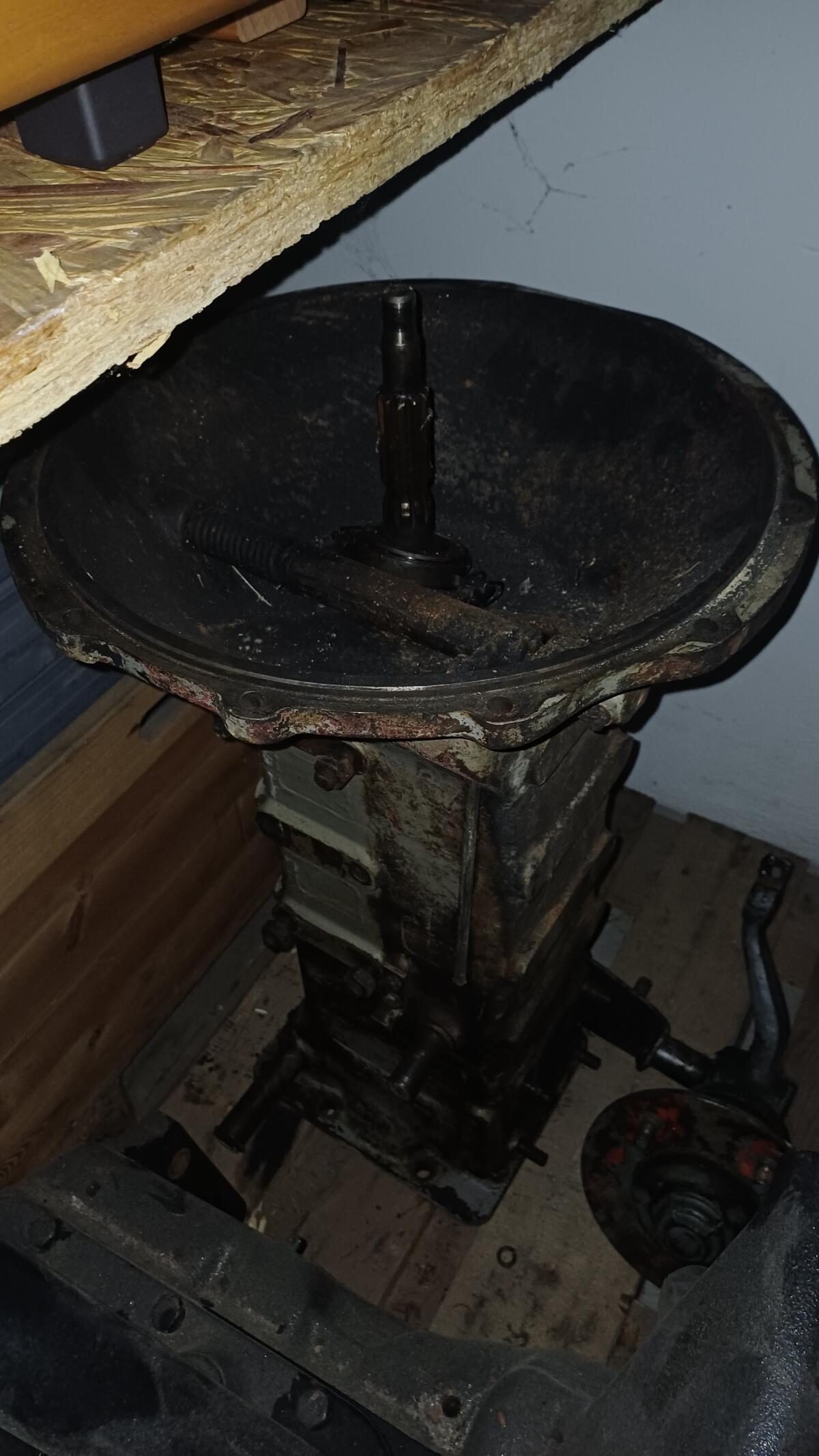 Zwischenstück Steyr T190 zwischen Motor und Getriebe 2