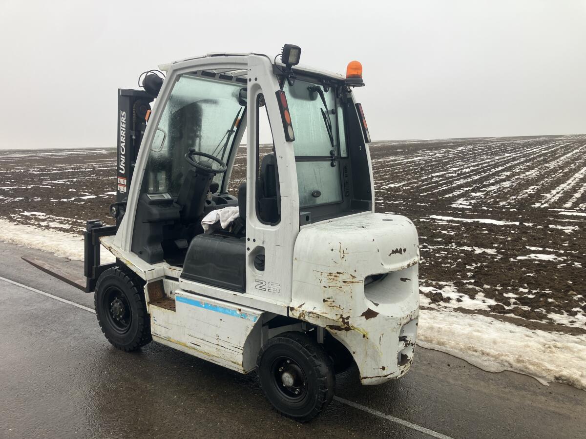 Nissan Dieselstapler 2,5 t Bj. 2015 3.500 Bstd. 3