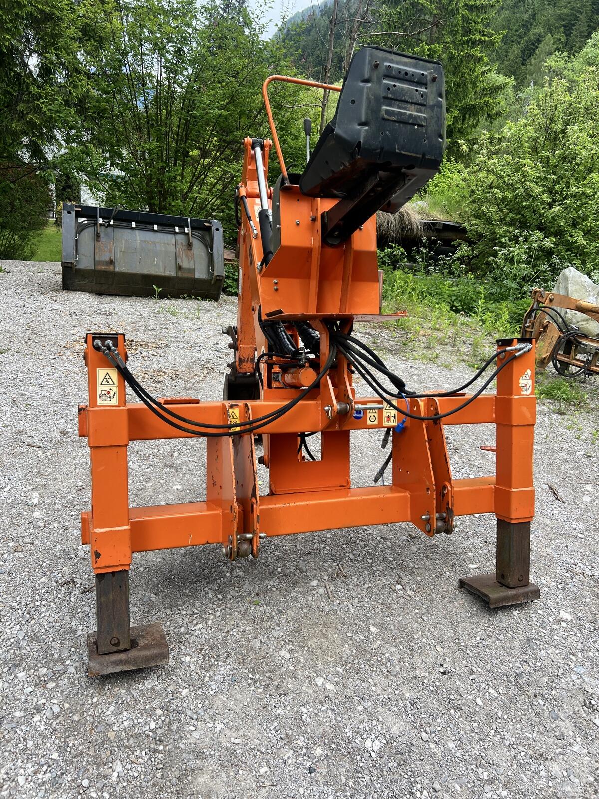 Heckbagger Tiefermec 65 3