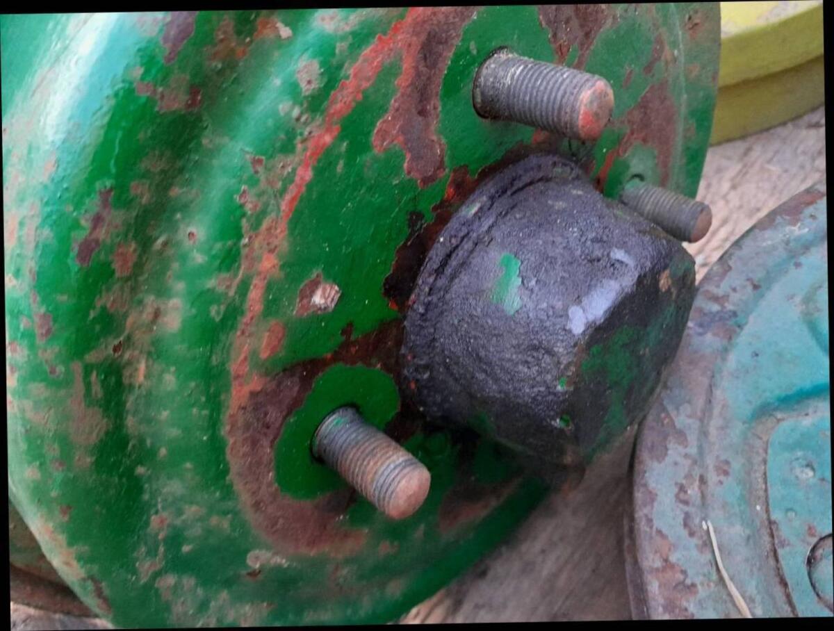 Achse für Anhänger, Verschraubung LK 4x130 2