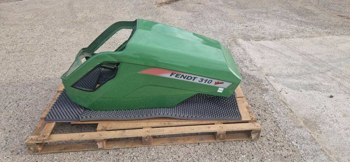 Fendt Motorhaube leichte Beschädigung, war an einem Fendt 310 3