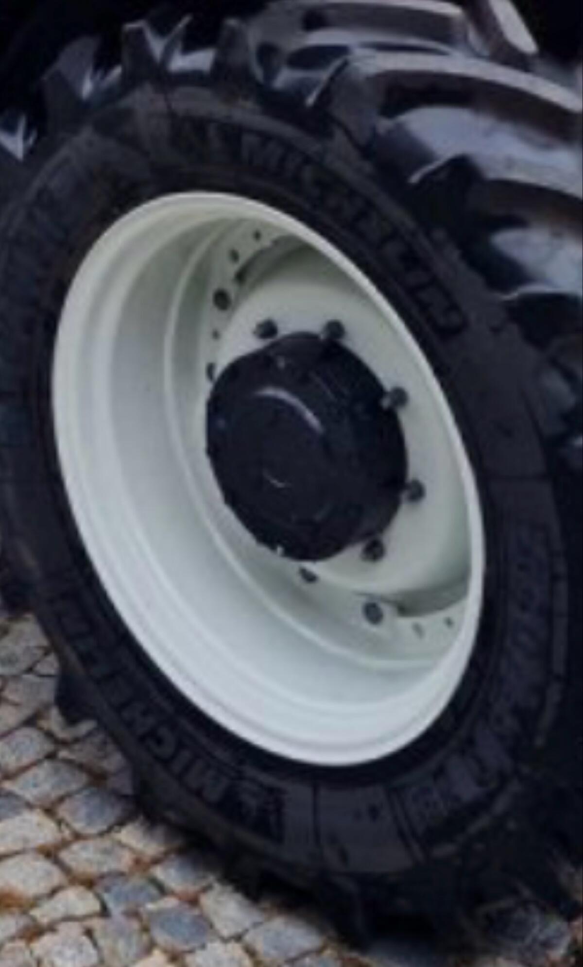 Neue Kompletträder MICHELIN 440/65R28 & 540/65R38 3