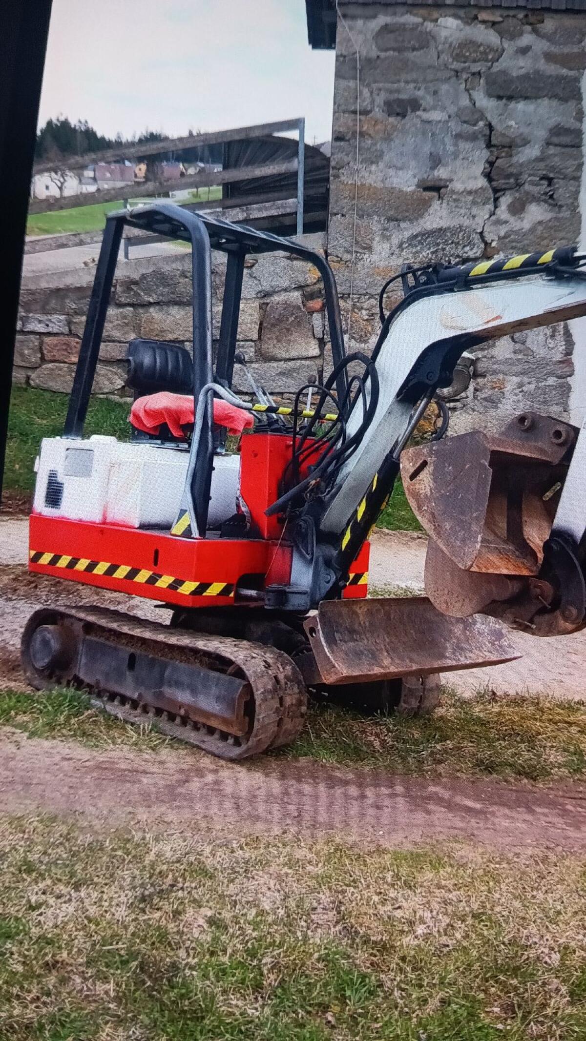 Minibagger 1.500 kg Takeuchi TB 15 3