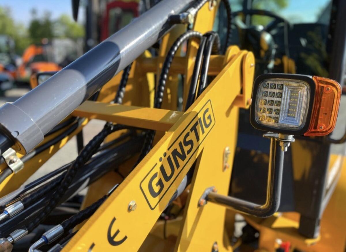 Mini-Radlader CS908 – Kompakt, Stark & Vielseitig 3