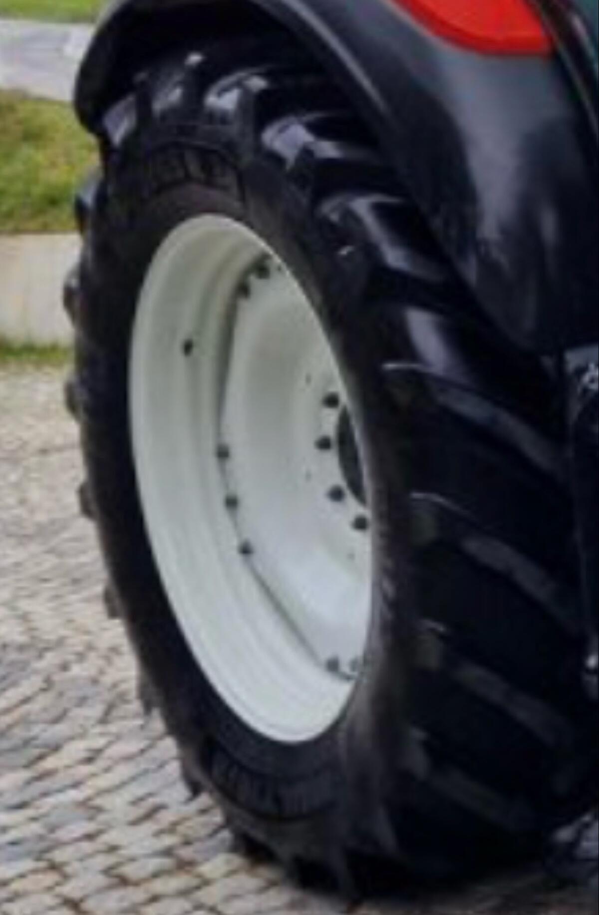 Neue Kompletträder MICHELIN 440/65R28 & 540/65R38 2